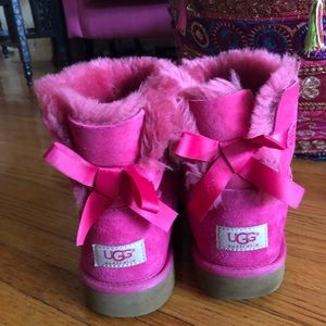 Uggs Mini Bailey Bow big kids size 6